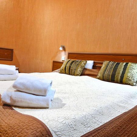 Hotel Pavo Tbilisi Buitenkant foto