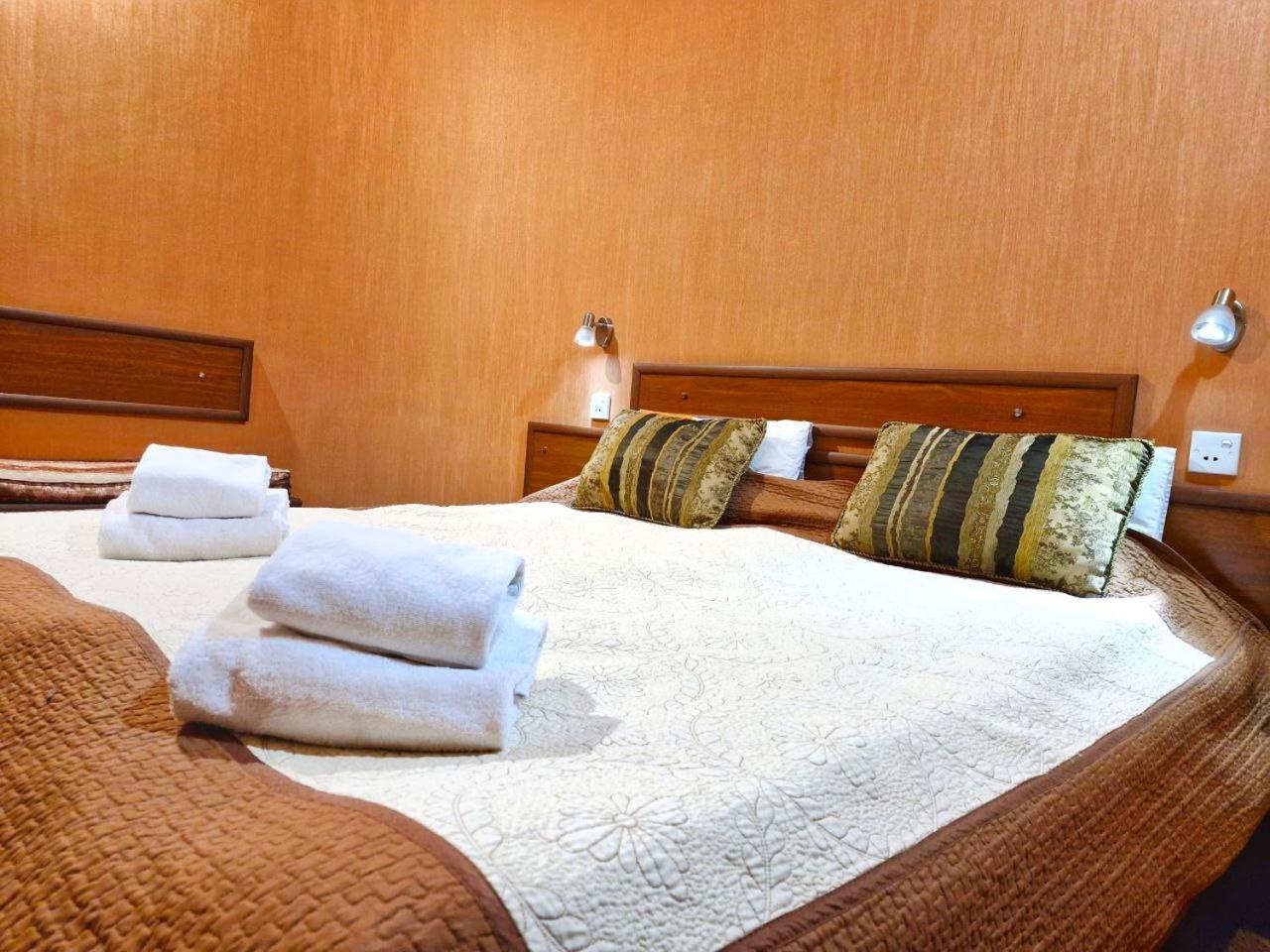 Hotel Pavo Tbilisi Buitenkant foto